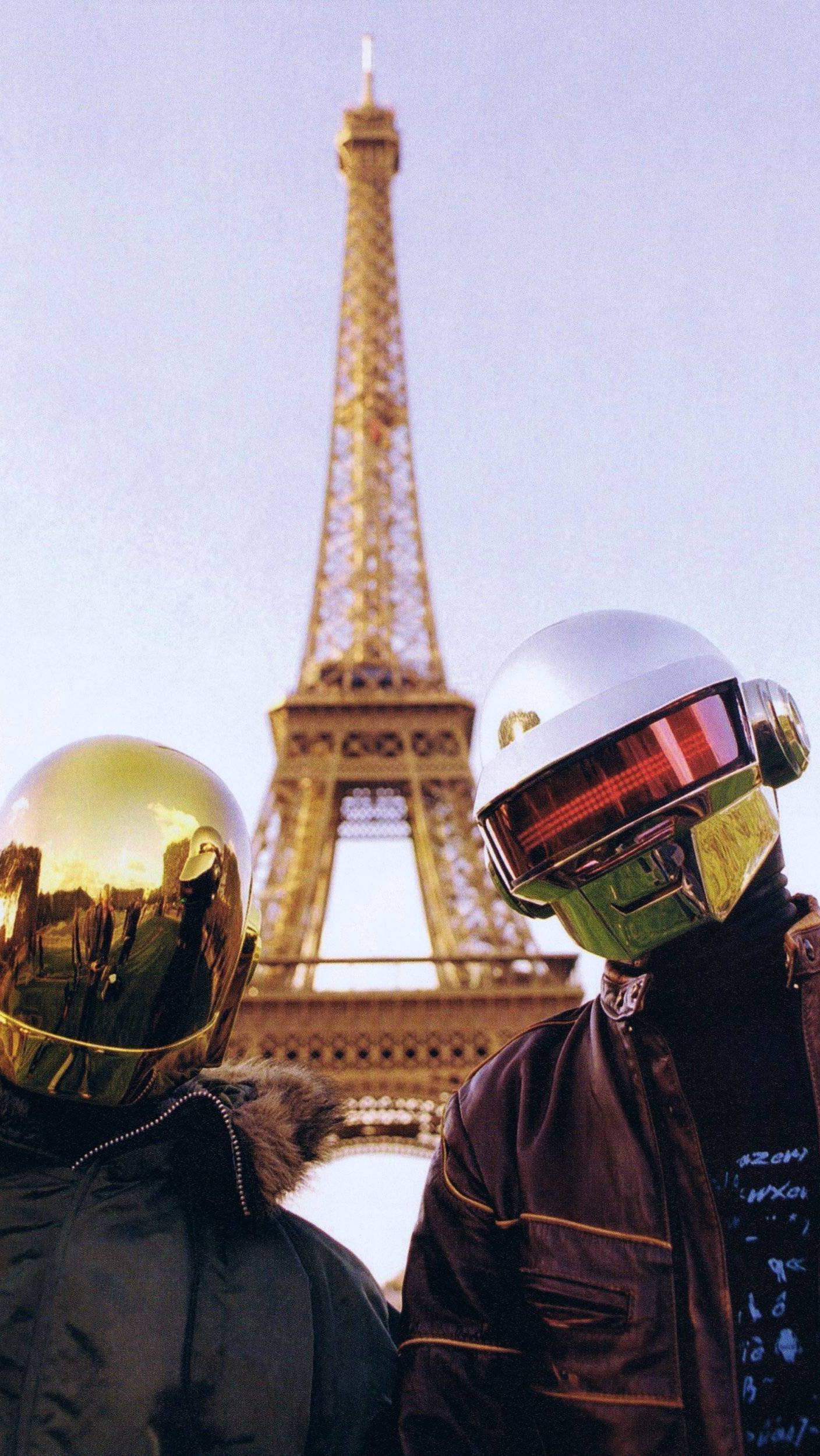 Un 2 de noviembre pero del año 2006, el dúo Daft Punk realizó su primera y última presentación en Espacio Riesco 🤖 

En el marco del Festival SUE (Santiago Urbano Electrónico), los franceses compartieron escenario con DJ Shadow y Marciano, quienes estuvieron a cargo de inaugurar el evento. También hubo una segunda jornada el día 04 de noviembre que tuvo de protagonista a los mismísimos Beastie Boys y a Chancho en Piedra como teloneros.

Por esos tiempos, las entradas iban desde los $18.000 hasta los $30.000. Claramente al día de hoy no sería igual.

En YouTube, hay un registro de casi una hora y cuarto que recopila los momentos de aquella visita 

📹: @vaaaii - YouTube

#DaftPunk