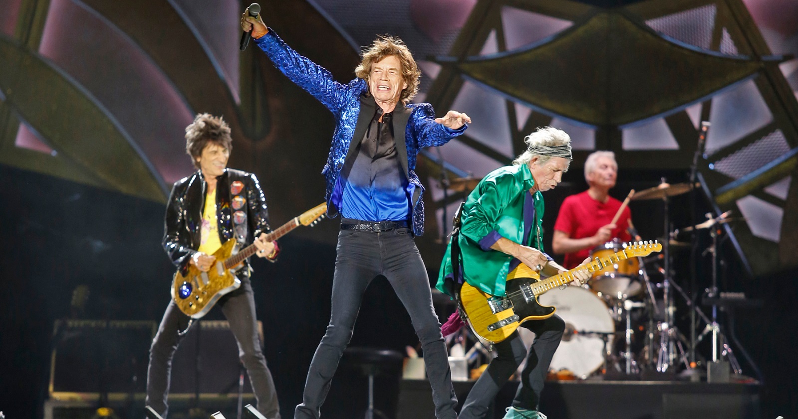 Группа выпустила новый. Группа the Rolling Stones. Группа the Rolling Stones 1998 в Москве. Rolling Stones on Stage. Rolling Stones Live Stadium.